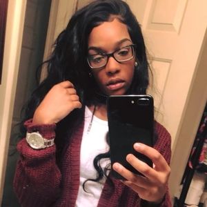 Meet your Posher, Crystal